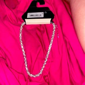 i’m selling a woman’s chain Napier necklace